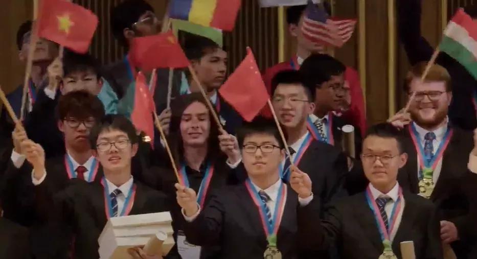 太强了，中国队队员全部获得金牌，一人包揽三项最高分！2023年第55届国际化学奥(3)