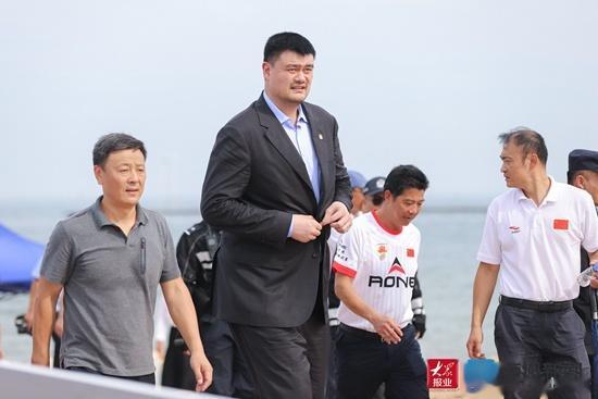 #是什么吸引姚明来到日照# 吸引中国篮协主席来日照的不仅仅有NYBO青少年篮球公(1)