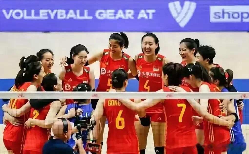 中国女排想巴黎奥运夺冠，这两人一定要回归
1，世界大寒MVP收割机一一朱婷

2(1)