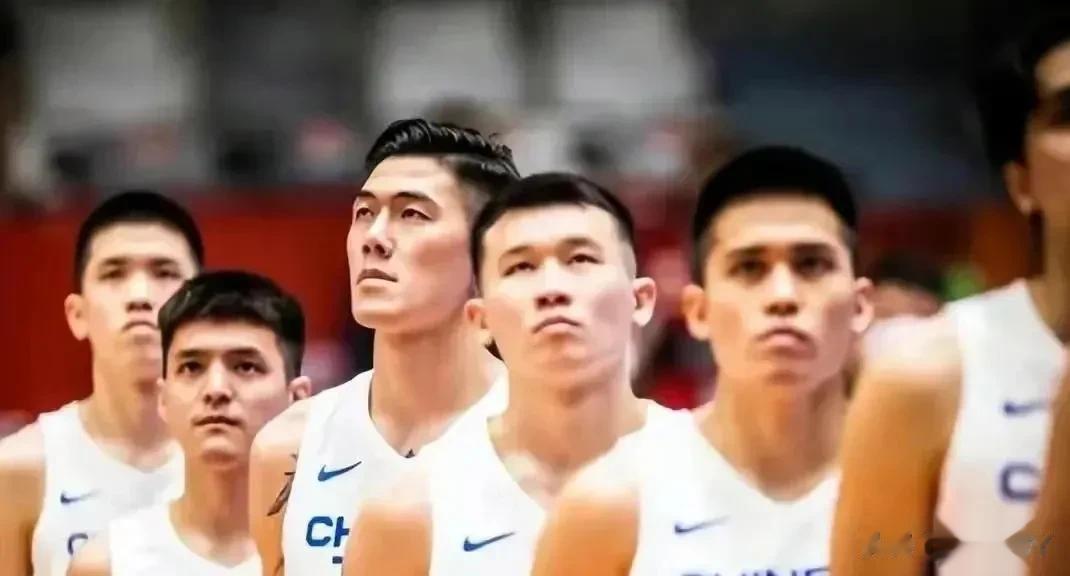 一场篮球比赛暴露出台湾年轻人对大陆的态度。
在立陶宛队与台北队的比赛中，作为大陆(1)