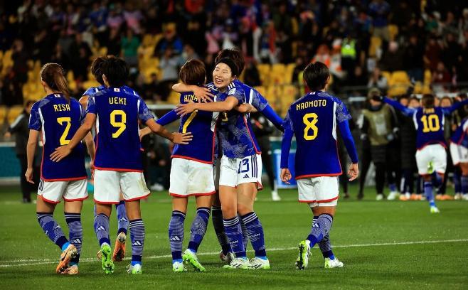 女足世界杯-日本4-0三连胜出线战挪威，日本女足踢球真文明。犯规少，满场90分钟(1)