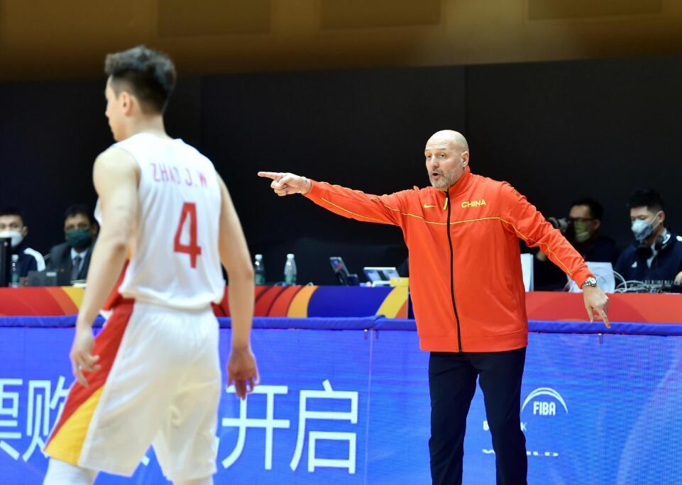 这支中国男篮国家队真正的支柱是3锋线，无限换防，各个对上所带来的是全队质量的提升