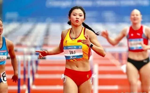 吴艳妮，一个让人们因她的颜值和实力而同时瞩目的女子。

在第31届世界大学生夏季(2)