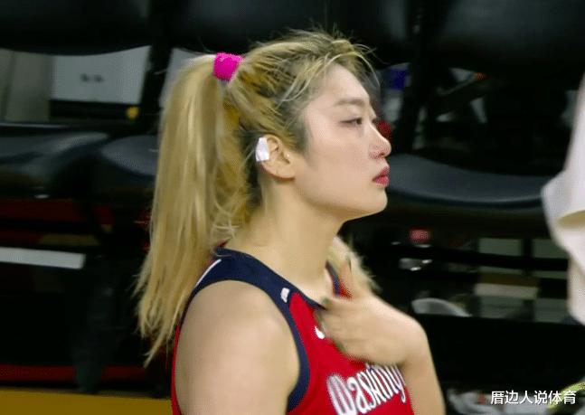 女篮王牌有爱：美国队友重伤李梦心疼哭成泪人 全队抱成一圈祈福