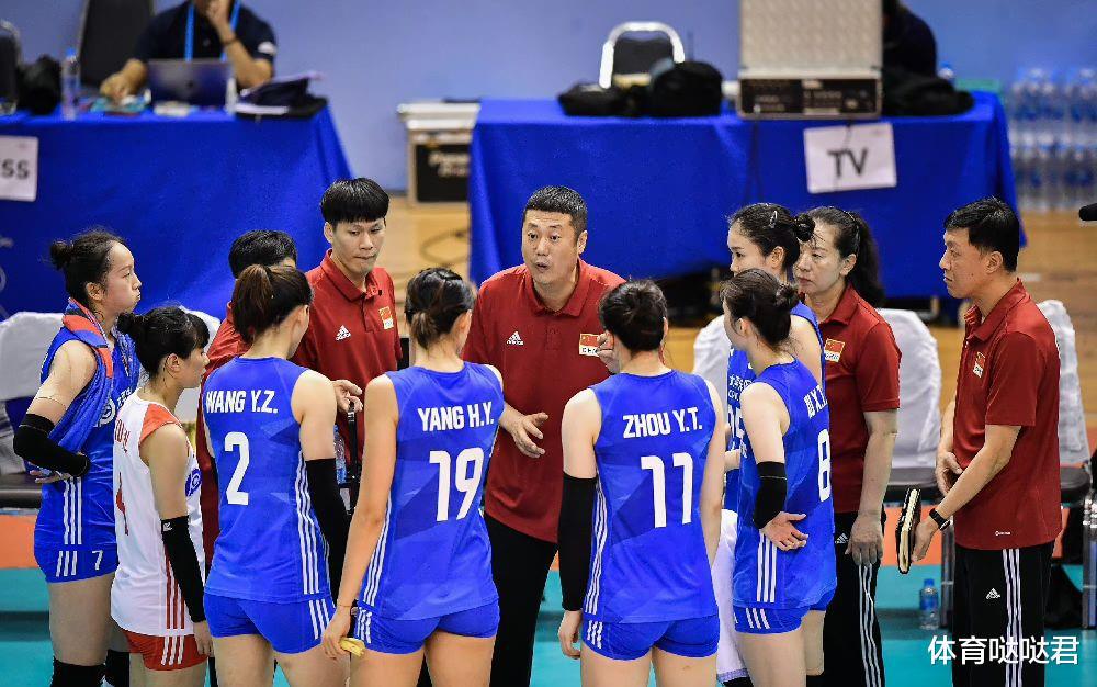 2-3！中国女排惜败东道主，决胜局仅输2分，泰国队夺得亚锦赛冠军(2)