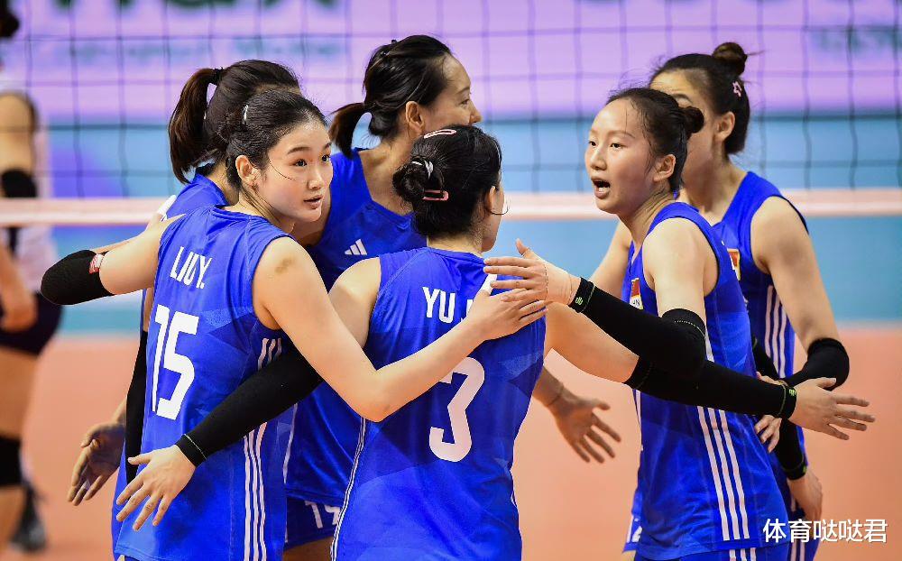 2-3！中国女排惜败东道主，决胜局仅输2分，泰国队夺得亚锦赛冠军(3)