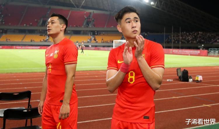 重磅！天津媒体曝出争议猛料：中国足球成国际笑话，球迷骂声一片(3)