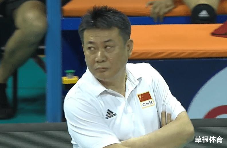 形势不妙，中国女排24-22到26-28，或遭遇首败，对手教练握拳欣喜