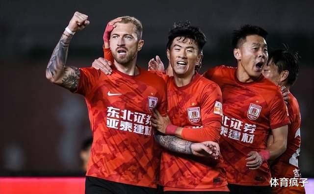 记者怒批杜健鑫：他让比赛变成了幻灯片，中国足球要是能好就怪了(4)