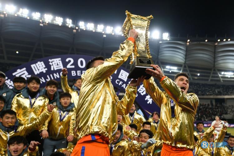 足球报：泰山队队史第14次晋级足协杯决赛，此前8个冠军已创历史(1)