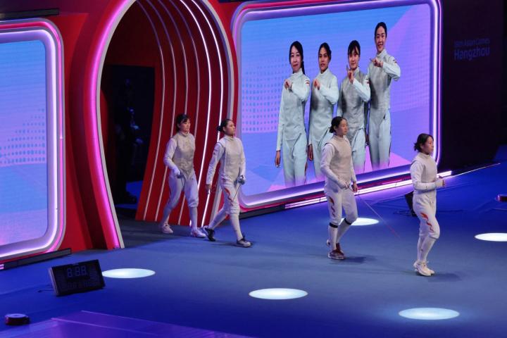 女子花剑团体决赛中国队夺冠，小将黄芊芊双金到手