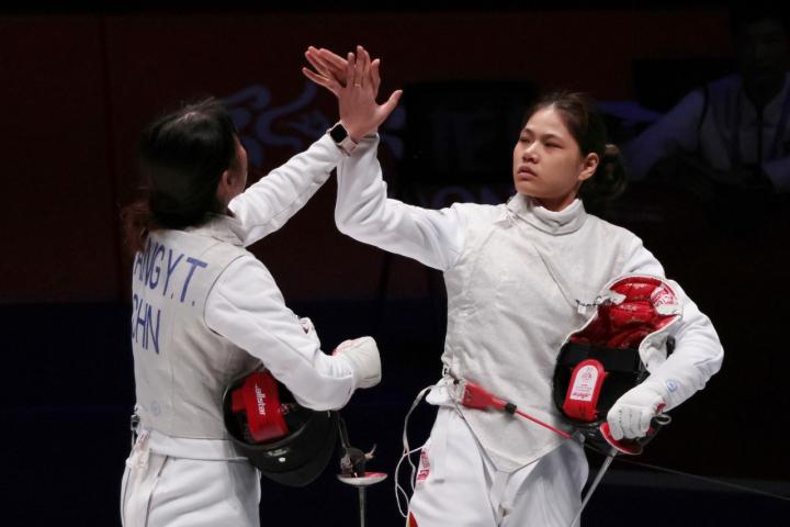 女子花剑团体决赛中国队夺冠，小将黄芊芊双金到手(4)
