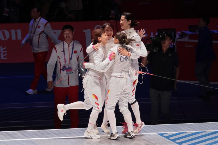 女子花剑团体决赛中国队夺冠，小将黄芊芊双金到手(5)