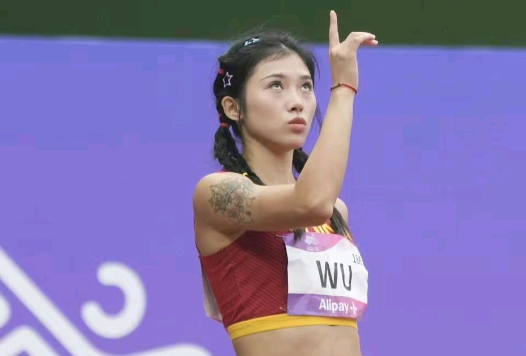 亚运会女子100米跨栏，吴艳妮一个举动又惹争议，吴老二能摘金吗(1)