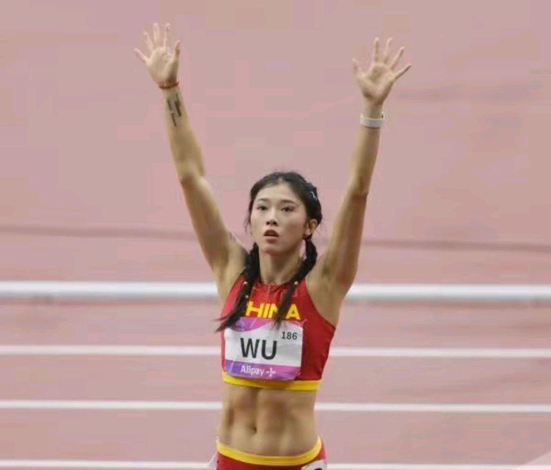 亚运会女子100米跨栏，吴艳妮一个举动又惹争议，吴老二能摘金吗(5)