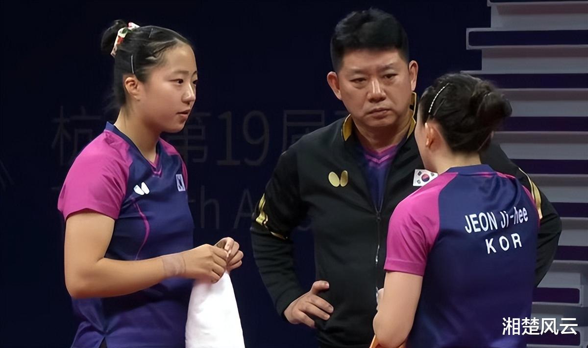 亚运会：韩乒组合4-1神秘之师，夺得女双金牌，天才少女激动落泪
