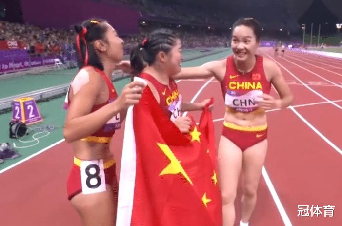 中国队第160金！女子4x100米接力强势夺金，葛曼棋加冕双冠王