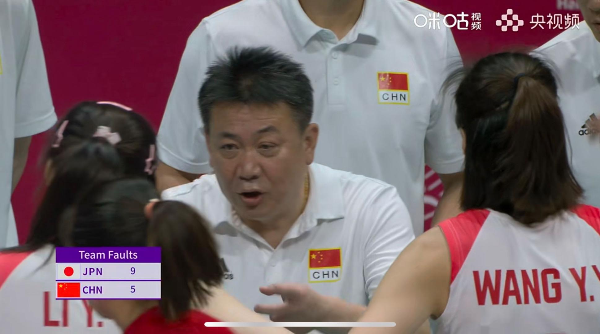 3：0日本！中国女排亚运会夺金，打对手一波10-0，张常宁担任解说(2)