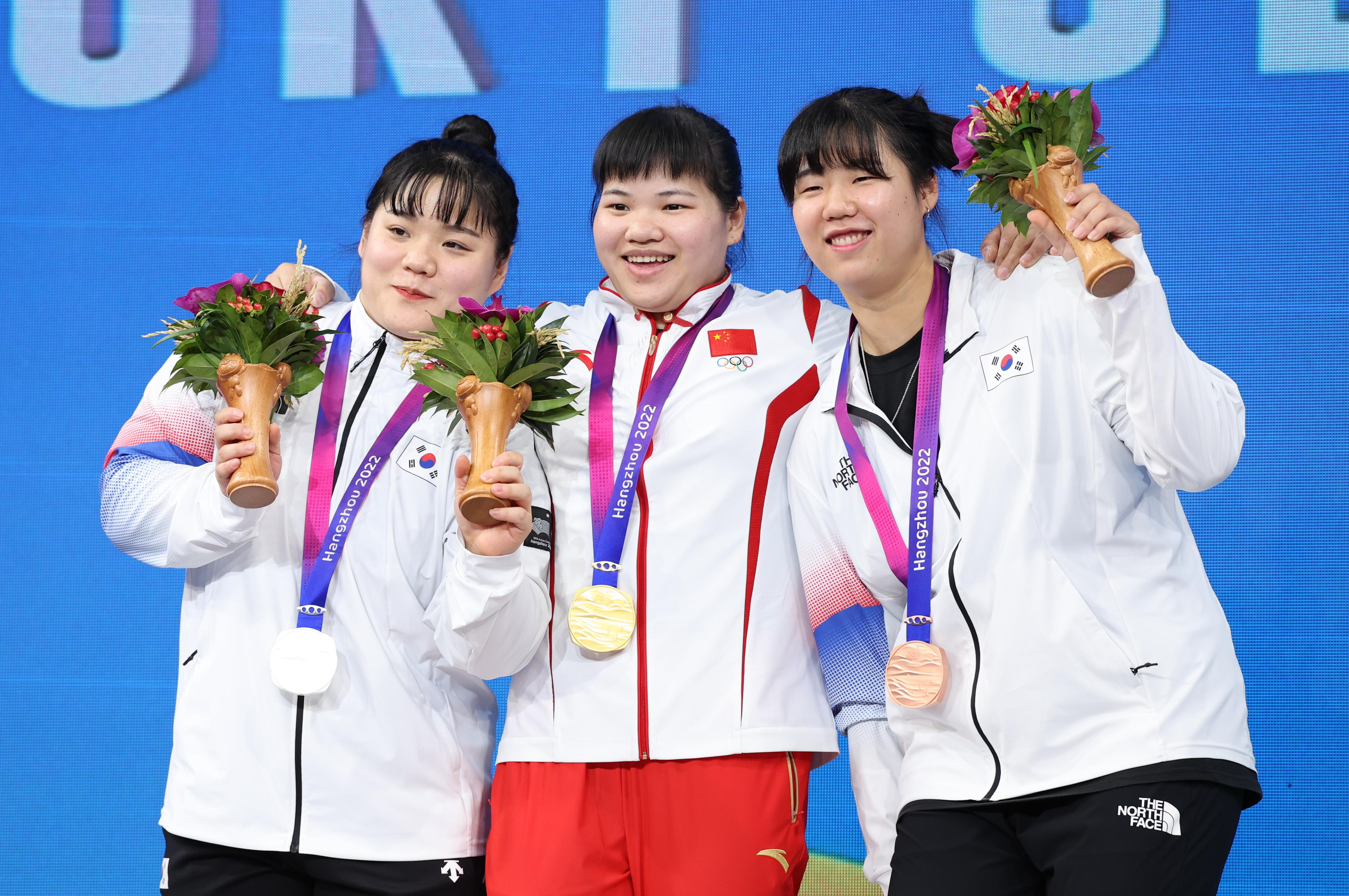 中国举重队11项摘5金，朝鲜成为女队新标杆(3)
