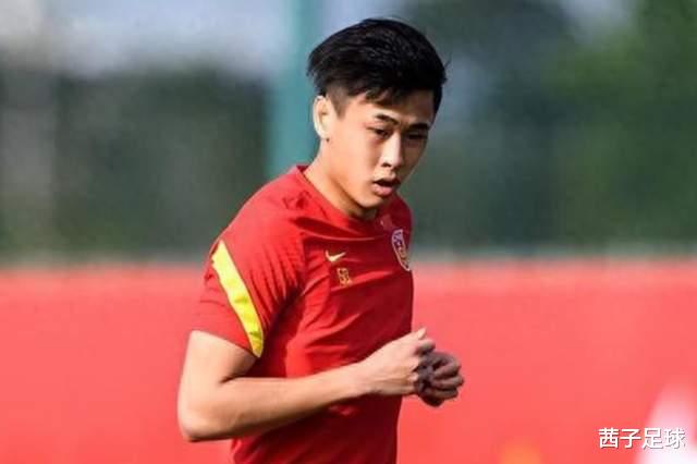越南教练：中国有14亿人，按理说中国男足应该是亚洲顶级强队