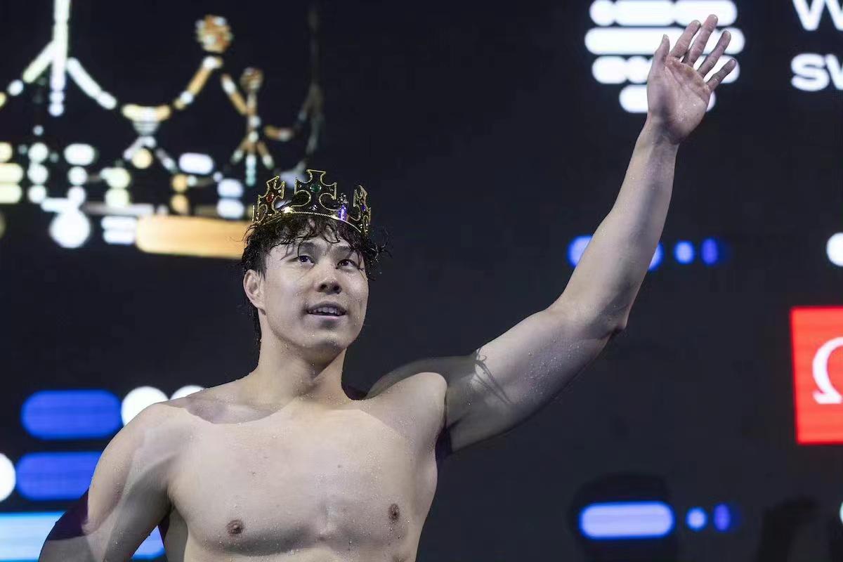 荣膺游泳世界杯年度总冠军 覃海洋称“王冠只是个象征”(2)