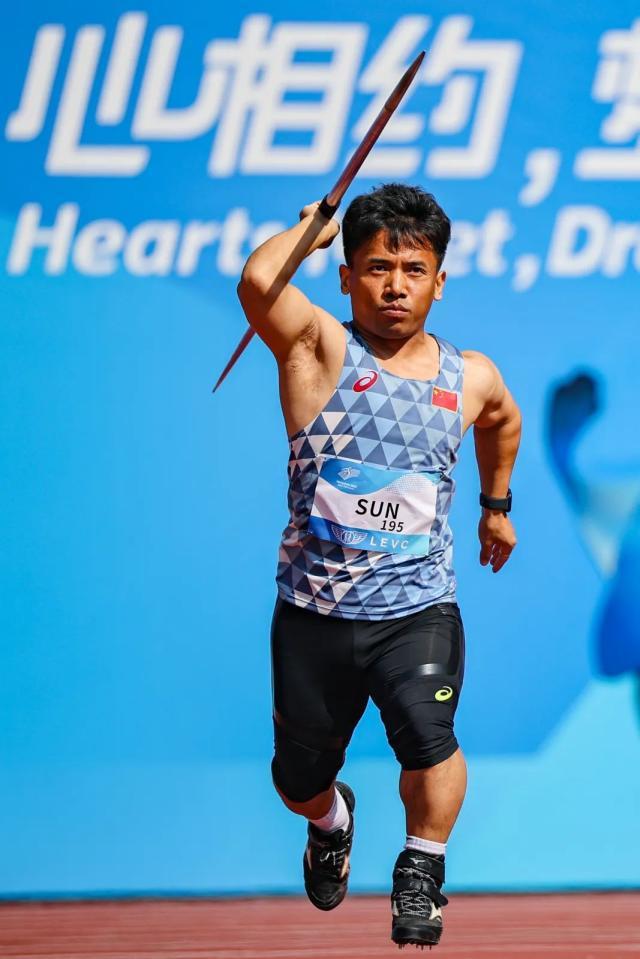 杭州亚残运会男子标枪F41级 孙鹏祥刷新世界纪录(2)