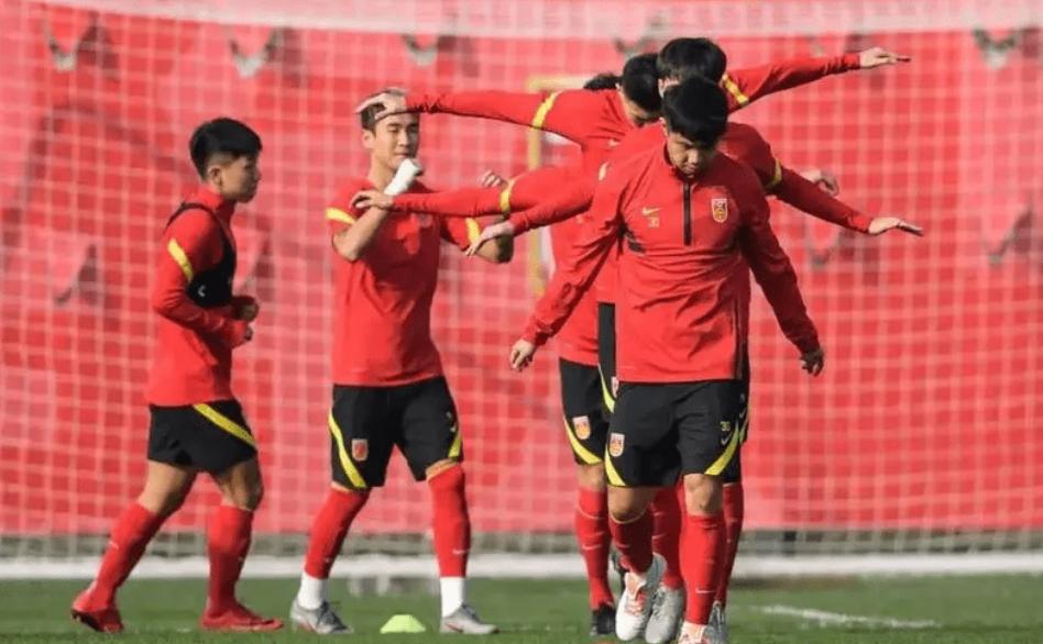 下午3点！北京媒体曝料惹争议：足协最新计划揭晓，球迷骂骂咧咧(1)