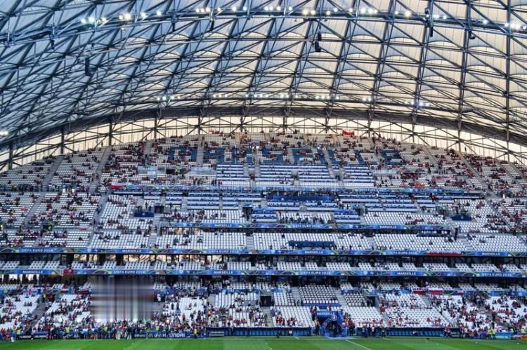 欧足联官方：马赛因主场球迷不当行为被处以总额9.6万欧元罚款