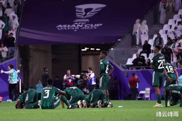 亚洲杯避开日本的的韩国男足差点栽在沙特手里，8强赛强碰澳洲(3)