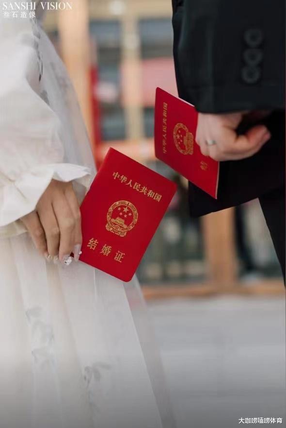 离婚仅2个月！中国斯诺克名将又结婚，二婚娶外国美女，身材火辣(3)