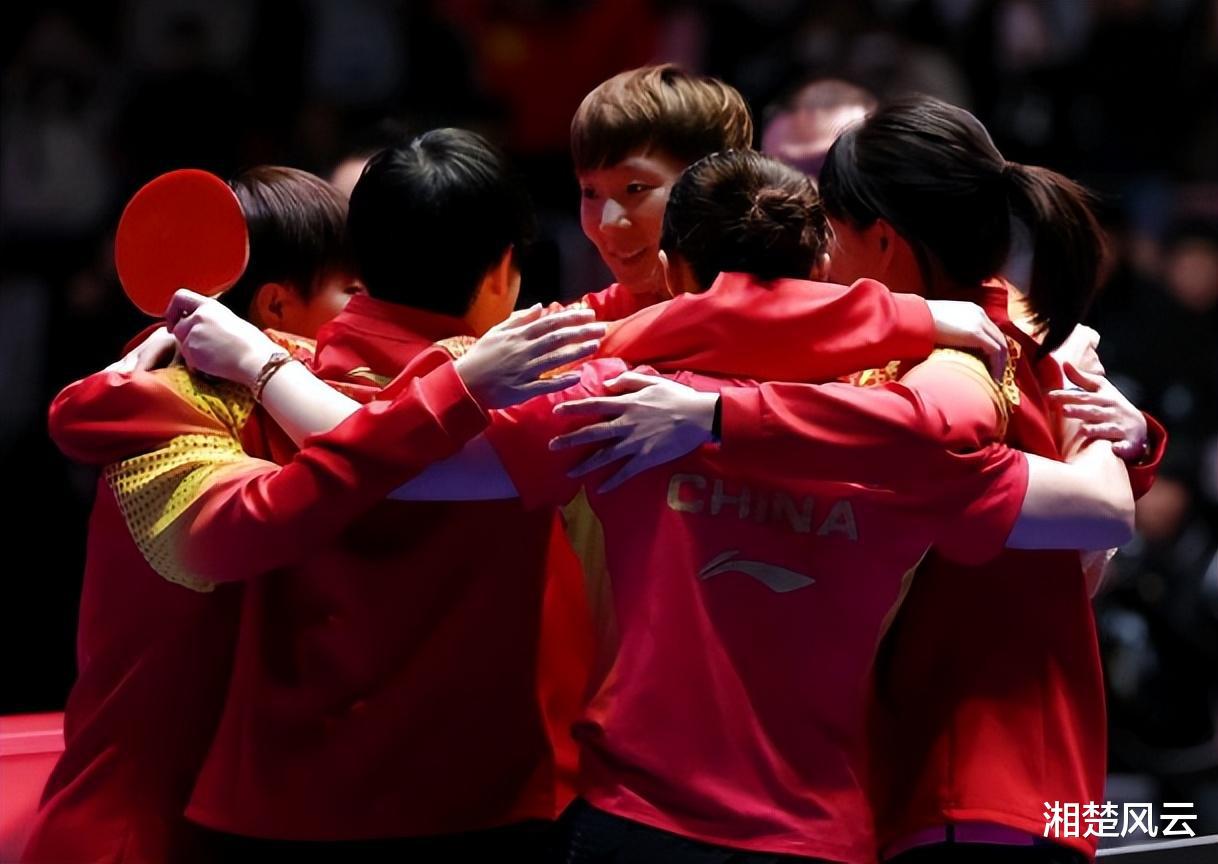 中国女乒夺冠，五朵金花激动落泪，颁奖礼精彩纷呈，马琳高举奖杯
