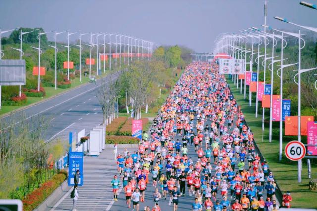 2024芜湖马拉松发布会在京召开 3月31日鸣枪开跑(3)