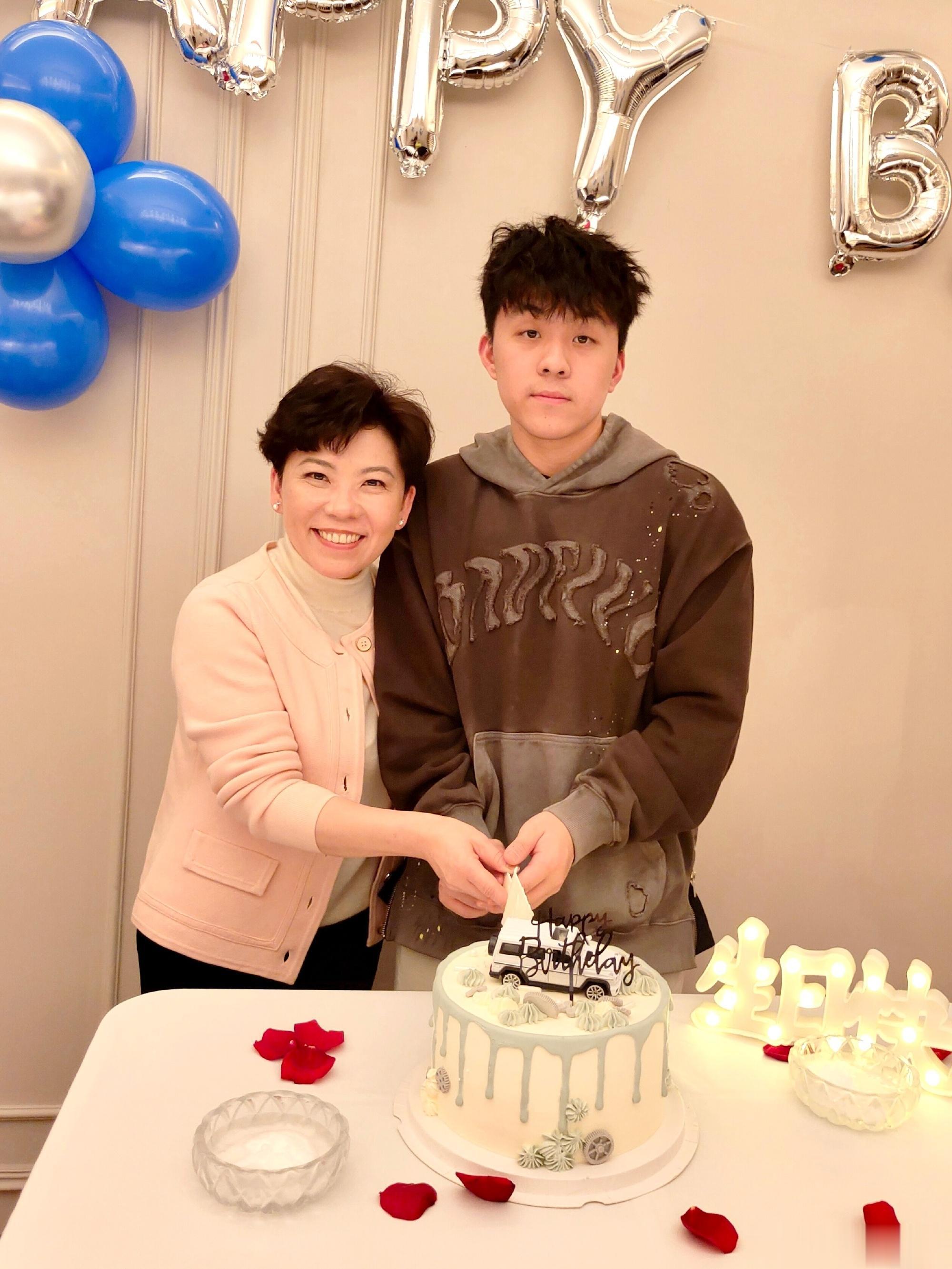 邓亚萍为18岁儿子庆生：你的诞生让我体会到生命更多的意义(5)