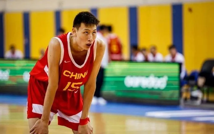 中国男篮首胜！最粗大腿5场114分！人家和杨瀚森一样能打NBA(4)