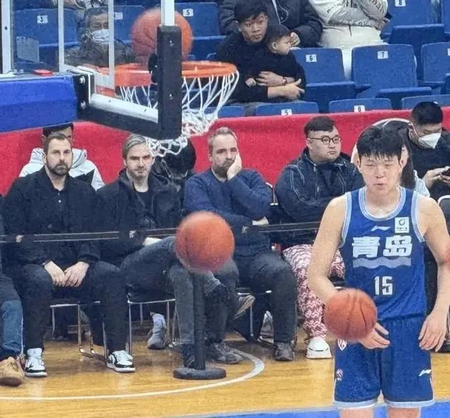 中国男篮首胜！最粗大腿5场114分！人家和杨瀚森一样能打NBA(9)