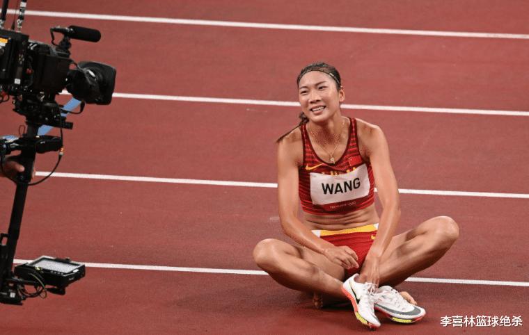 2分21秒夺冠！中国12岁800米天才少女诞生，未来接班王春雨？(2)