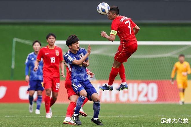 1-2！日本队倒下，中国国奥复仇，24年纪录诞生，再胜两场=出线(4)