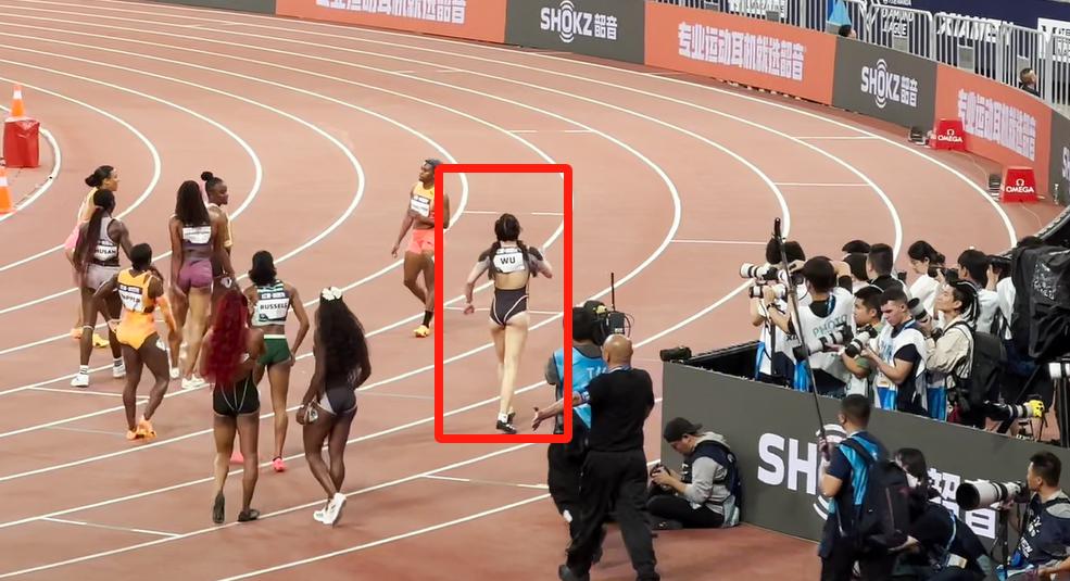 吴艳妮横移7个赛道，是否只为更近场边镜头?