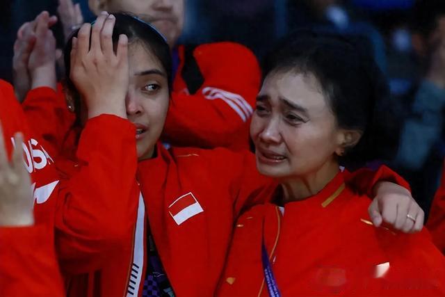 尤伯杯 首支种子球队爆冷出局，印尼队员哭成泪人，安洗莹突出疾病