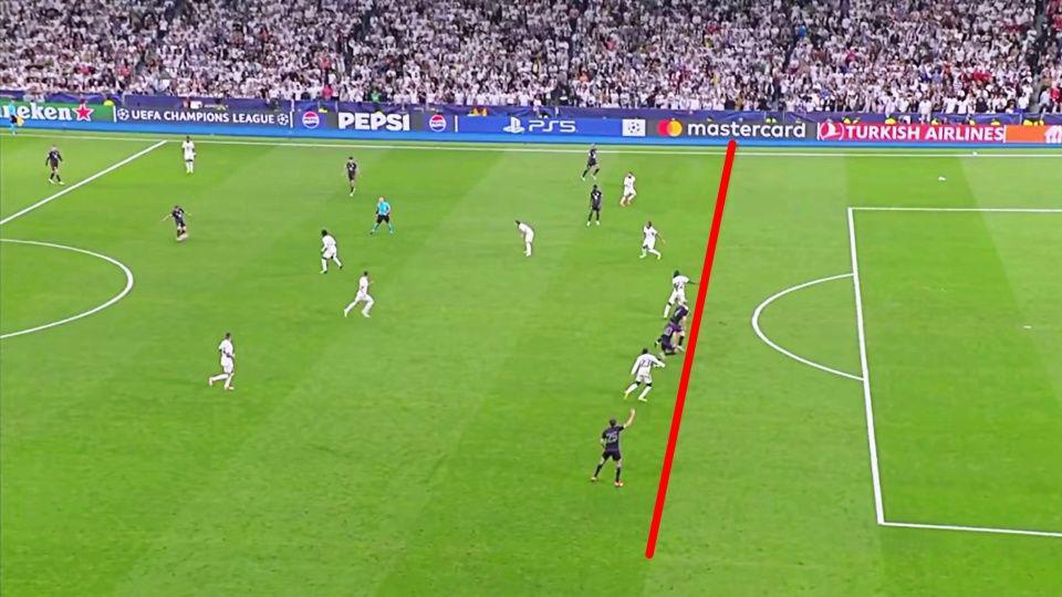 巨大争议！德里赫特进球被吹越位拜仁出局：这个判罚准确吗(4)