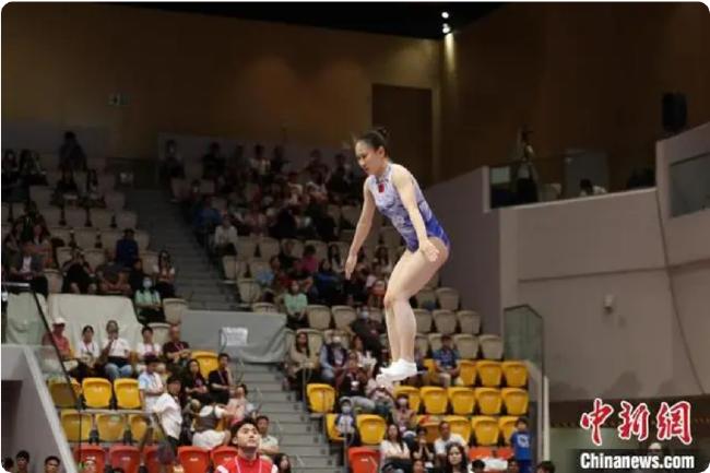 蹦床亚锦赛中国队李宇名张欣欣分获男女个人冠军
