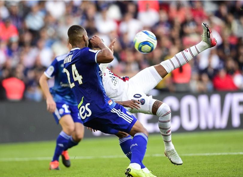 法甲巴黎1-0三连胜，内马尔补时倒钩绝杀，称在巴黎比赛像客场(3)