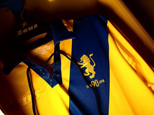 意甲弗洛西诺俱乐 弗洛西诺内发布俱乐部成立90周年限量球衣(1)