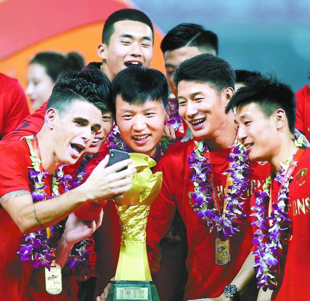 上海东亚几几年进去中超 上海上港磨砺13年首夺中超冠军(1)