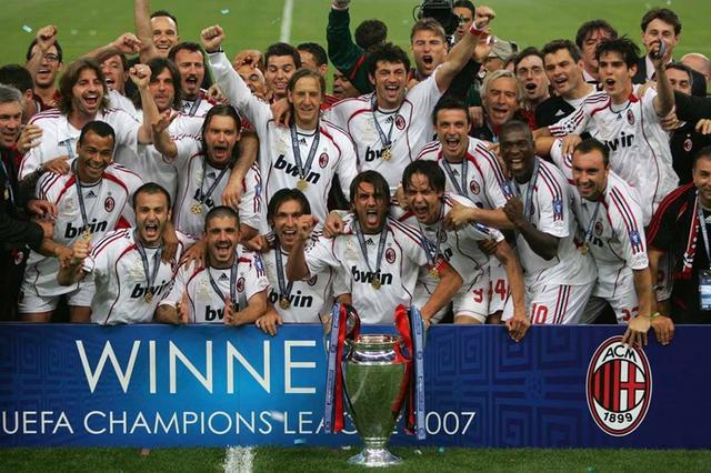 皇马欧冠98举杯 最近20年欧冠举杯瞬间(10)