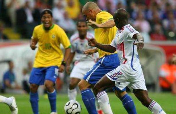 为什么巴西06年输给法国，主要是这几个原因，球赛可能被外围操作(2)