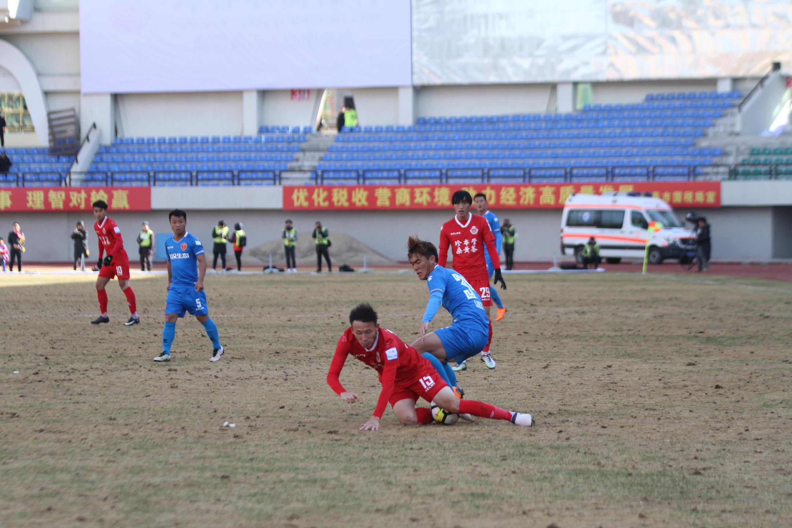 中超 最差场地 中国足球联赛最差场地在延边北国主场(1)