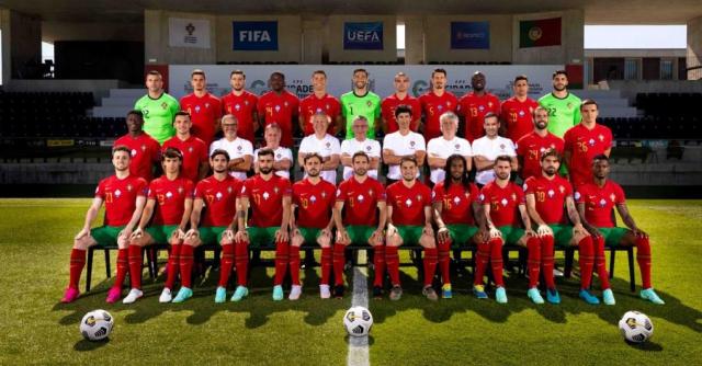 葡萄牙公布欧洲杯全家福  飞抵布达佩斯备战首战(1)