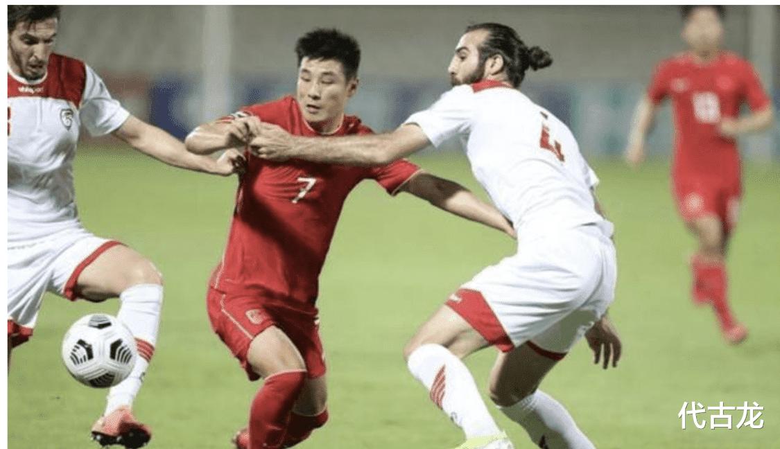 张琳芃成卧底！超级大失误助攻叙利亚进球，国足1-1被追平(1)