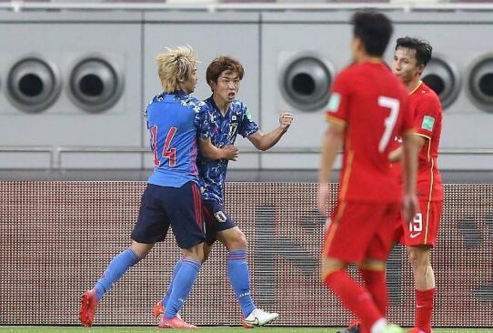 日本1-0中国，1镜头最令武磊和中国球迷羡慕，并非那个进球(1)